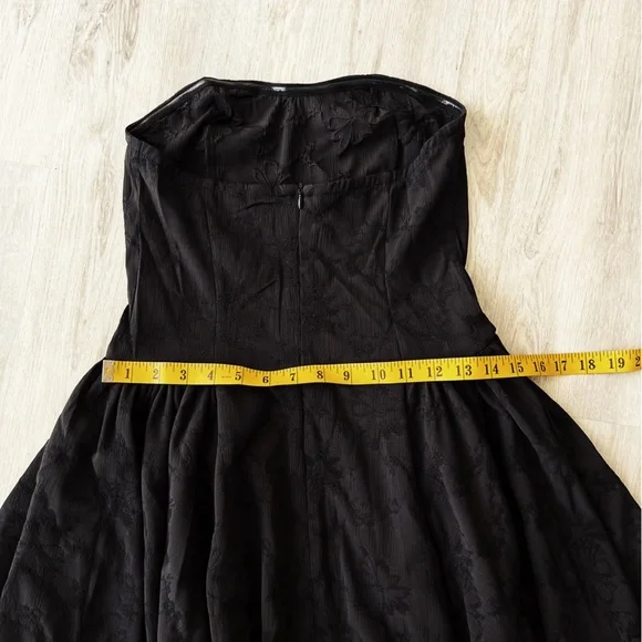 BLACK STRAPLESS EMBRIODERED SWEETHEART DRESS - Picture 5 of 10